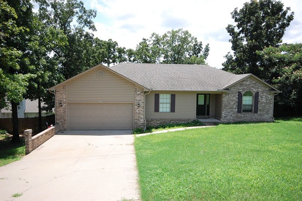 17 Hillside Cove
